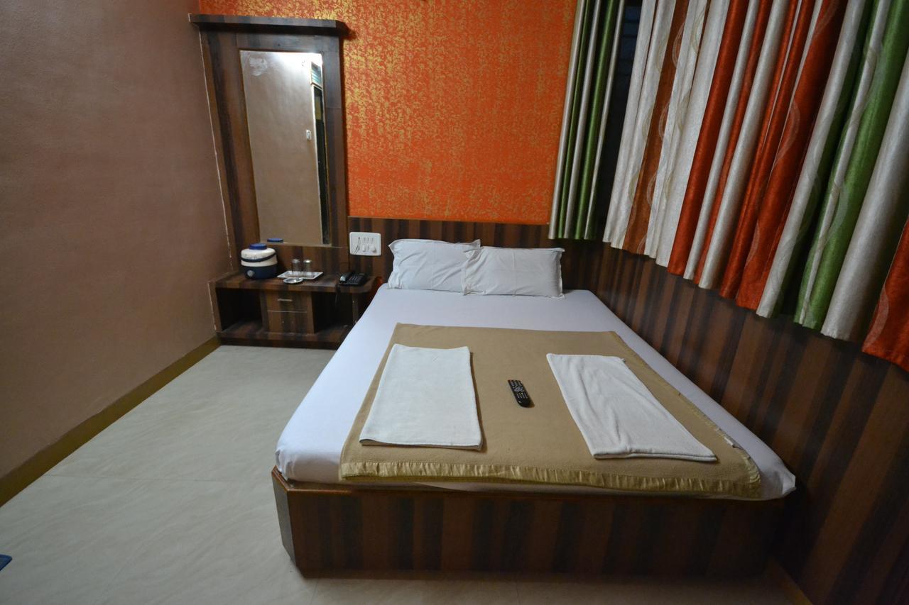 Hotel Sai Hari Prasad شيردي المظهر الخارجي الصورة