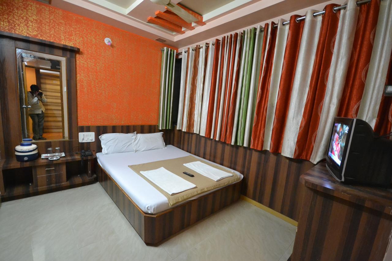 Hotel Sai Hari Prasad شيردي المظهر الخارجي الصورة