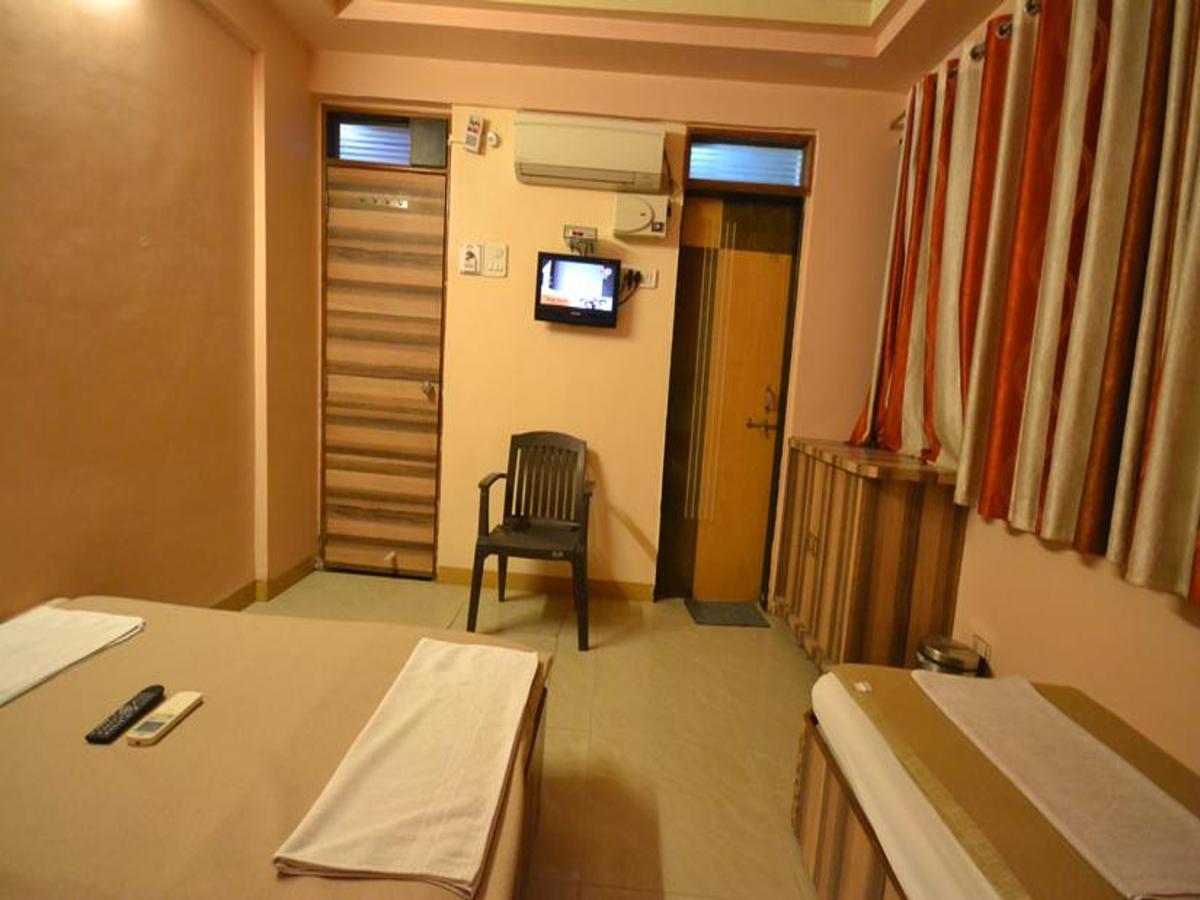 Hotel Sai Hari Prasad شيردي المظهر الخارجي الصورة